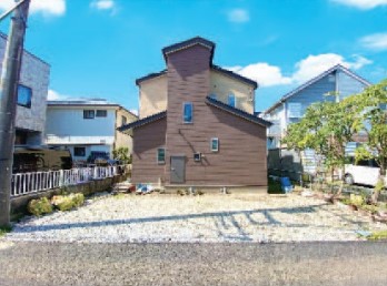 【八王子駅・中古戸建】八王子市楢原町　◎駐車場並列3台◎広い南庭つき◎築浅物件